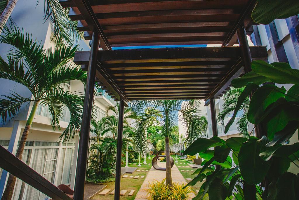 Aziza Paradise Hotel Puerto Princesa Bagian luar foto