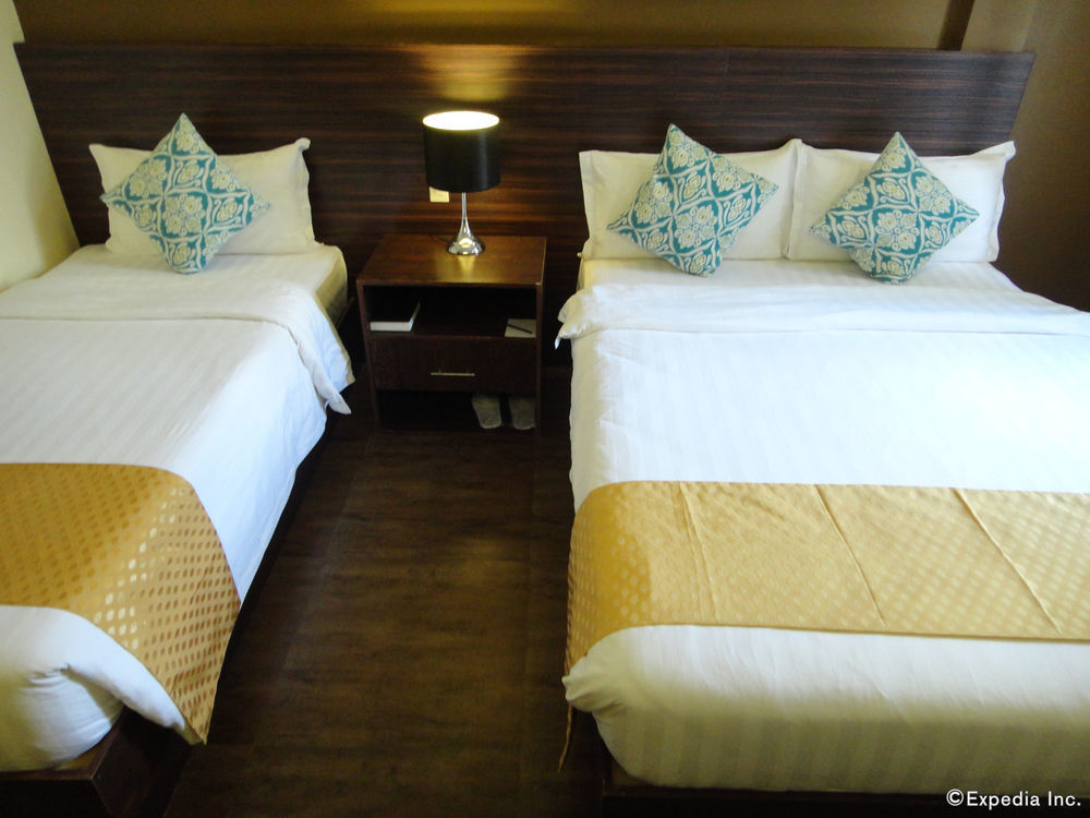 Aziza Paradise Hotel Puerto Princesa Bagian luar foto