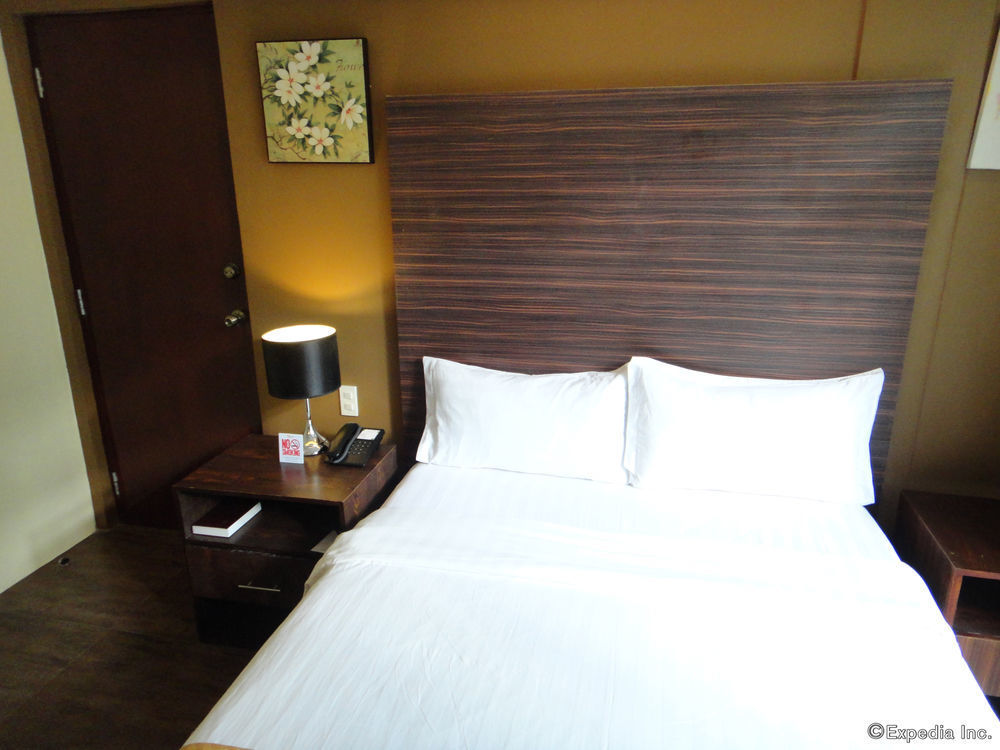 Aziza Paradise Hotel Puerto Princesa Bagian luar foto